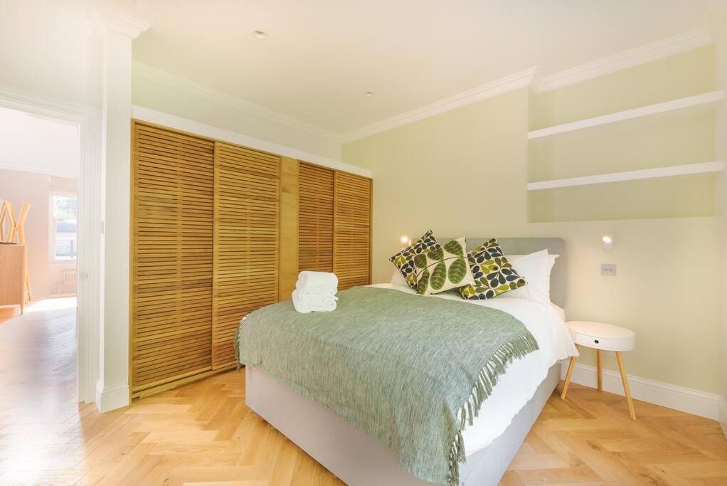 Stunning Two Bed Apartment Rh8 Londyn Zewnętrze zdjęcie